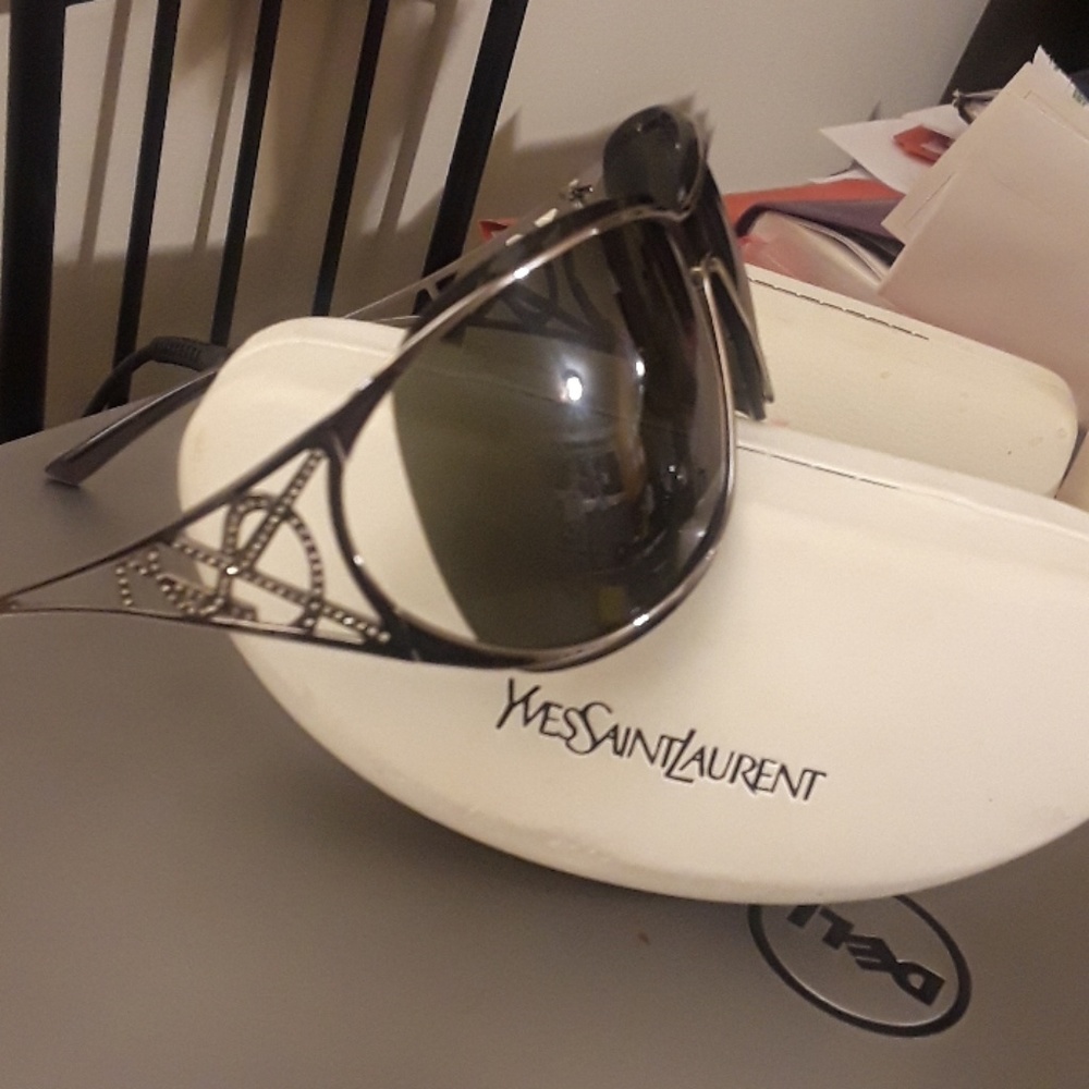 Women YSL ( Authentic) sunglasses. Black tint silv